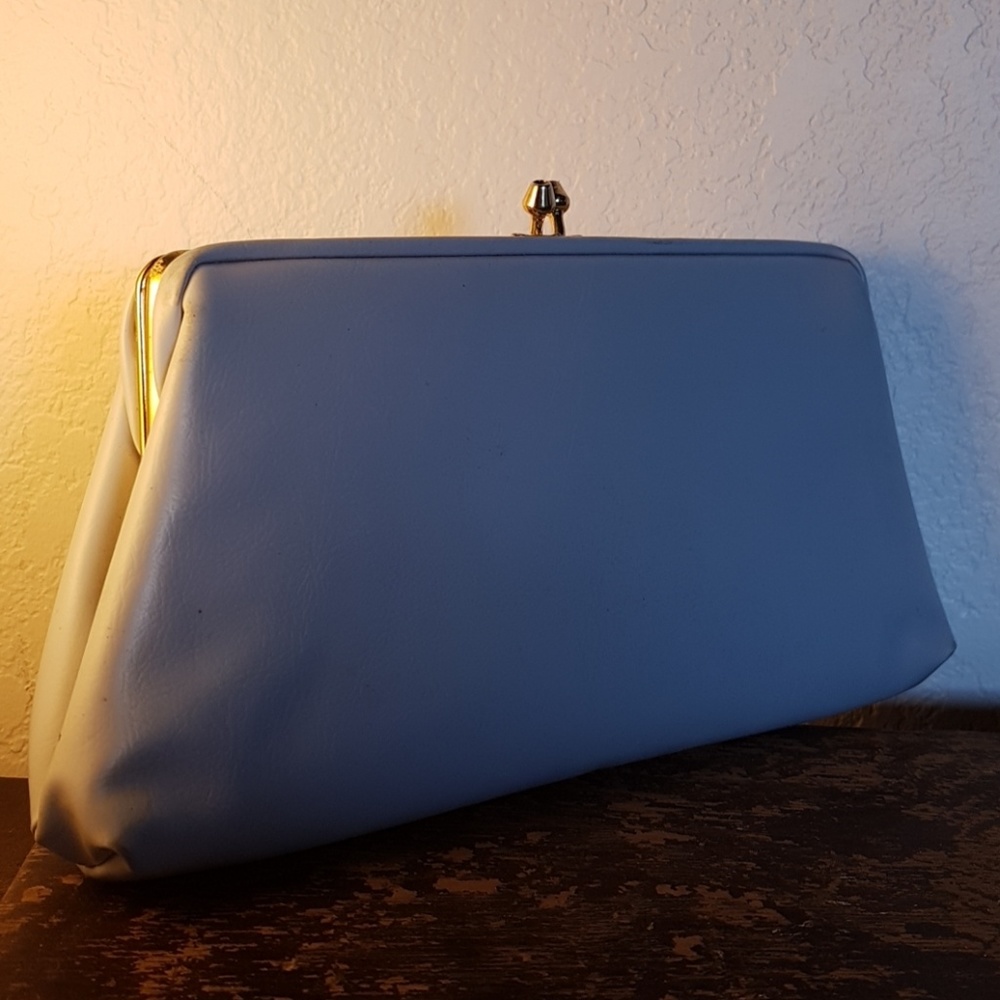baby blue H&L vintage clutch